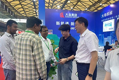 CISMA2025現(xiàn)場(chǎng)直擊 | 大島機(jī)械集團(tuán)展位人氣爆棚，超高速絎繡機(jī)引全球客商矚目